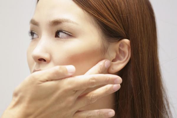 50年代洋画のヒロインから盗む！クラシカルだけど今っぽいメイクをRMKのアーティストがレクチャー【Beauty Method】