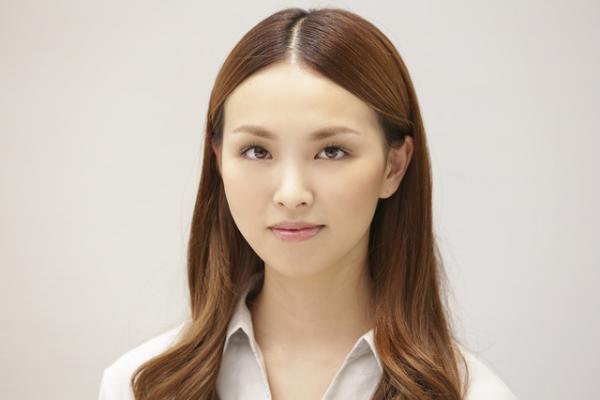 50年代洋画のヒロインから盗む！クラシカルだけど今っぽいメイクをRMKのアーティストがレクチャー【Beauty Method】