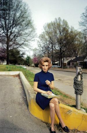 写真家ウィリアム・エグルストンが半世紀にわたり撮りためたポートレート。ソフィア・コッポラも称賛【NADiffオススメBOOK】