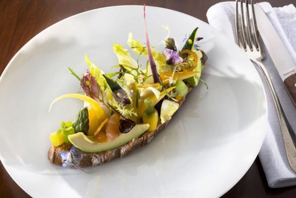 パリ発、ふわっカリッ食感のブリオッシュ初上陸。2ツ星シェフが銀座にビストロをオープン