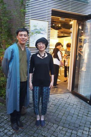 まとふ、表参道本店に長着のオーダーサロンを開設。約30種類の生地を好きな組み合わせで