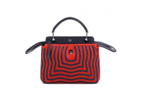 フェンディの「ドットコム」がコンパクトに進化！“波”をデザインした新バッグ