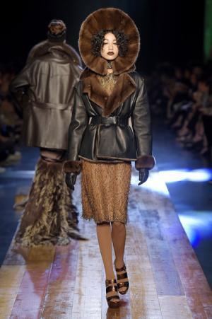 ゴルチエ パリ、自然をテーマにした壮大なクリエーション【16-17AWクチュール】