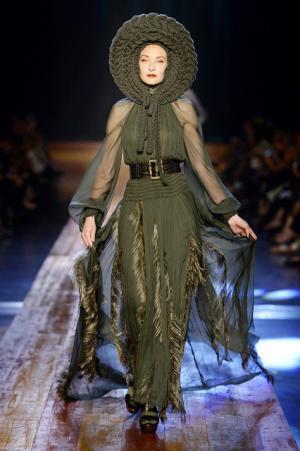 ゴルチエ パリ、自然をテーマにした壮大なクリエーション【16-17AWクチュール】