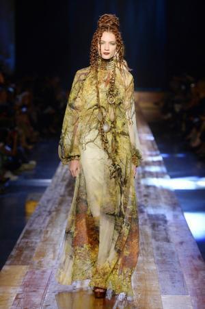 ゴルチエ パリ、自然をテーマにした壮大なクリエーション【16-17AWクチュール】