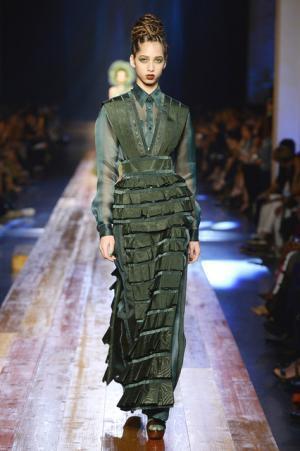 ゴルチエ パリ、自然をテーマにした壮大なクリエーション【16-17AWクチュール】