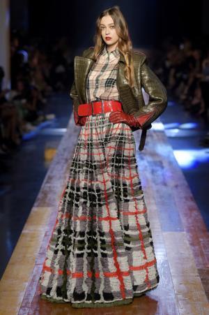 ゴルチエ パリ、自然をテーマにした壮大なクリエーション【16-17AWクチュール】