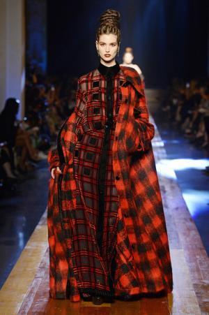 ゴルチエ パリ、自然をテーマにした壮大なクリエーション【16-17AWクチュール】