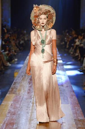 ゴルチエ パリ、自然をテーマにした壮大なクリエーション【16-17AWクチュール】