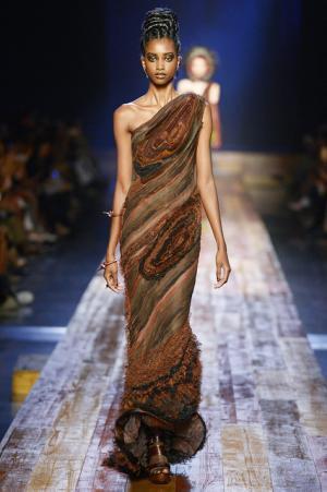 ゴルチエ パリ、自然をテーマにした壮大なクリエーション【16-17AWクチュール】