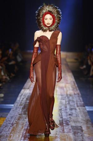 ゴルチエ パリ、自然をテーマにした壮大なクリエーション【16-17AWクチュール】