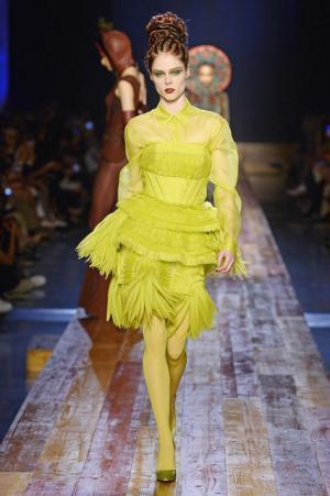 ゴルチエ パリ、自然をテーマにした壮大なクリエーション【16-17AWクチュール】