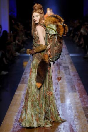 ゴルチエ パリ、自然をテーマにした壮大なクリエーション【16-17AWクチュール】