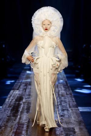 ゴルチエ パリ、自然をテーマにした壮大なクリエーション【16-17AWクチュール】