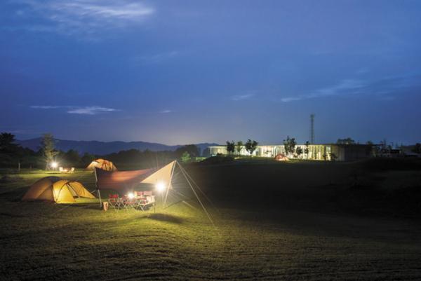 約5万坪のスノーピーク本社にある広大なキャンプ場。夜は360度自然のプラネタリウム【新潟の旅】