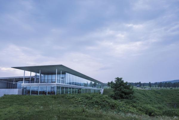 約5万坪のスノーピーク本社にある広大なキャンプ場。夜は360度自然のプラネタリウム【新潟の旅】