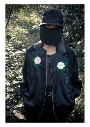 【ファッションの“未来”たちに聞く】ニッポンのサラリーマンを“モードの文脈”でみせる--大月壮士1/2