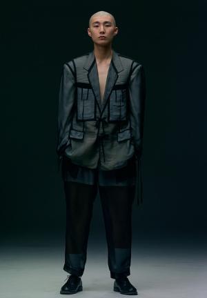 【ファッションの“未来”たちに聞く】ニッポンのサラリーマンを“モードの文脈”でみせる--大月壮士1/2