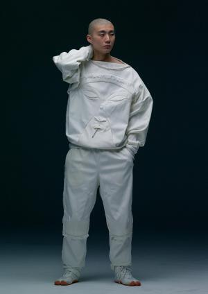 【ファッションの“未来”たちに聞く】ニッポンのサラリーマンを“モードの文脈”でみせる--大月壮士1/2