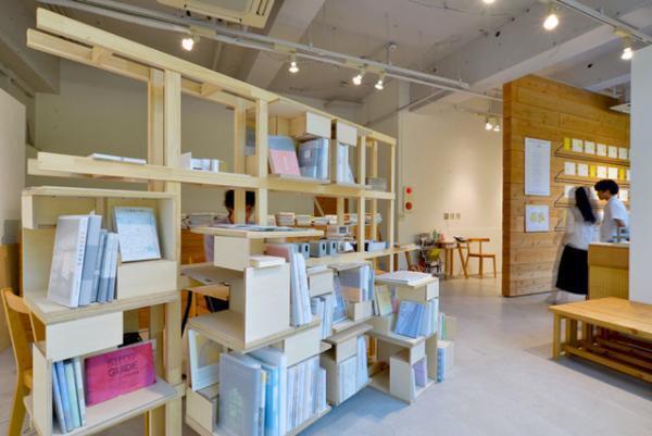 建築×本。建築コンシェルジュ・坂山毅彦による“名もなき”「○○書店」が青山にオープン