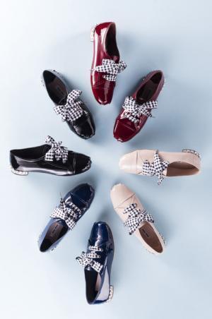 ミュウミュウ、バレリーナシューズのポップアップショップを新宿伊勢丹にオープン！