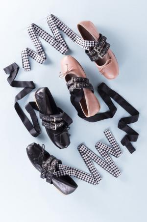 ミュウミュウ、バレリーナシューズのポップアップショップを新宿伊勢丹にオープン！