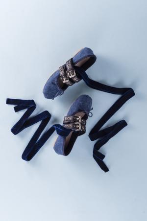 ミュウミュウ、バレリーナシューズのポップアップショップを新宿伊勢丹にオープン！