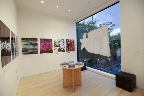 人の身体に咲き乱れる花々、この瞬間にしか巡り会えないデジタルアート。チームラボ新作展が表参道でスタート