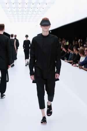 Y-3、モノクロームなSF世界。人類が宇宙で過ごすなら【17SSメンズ】