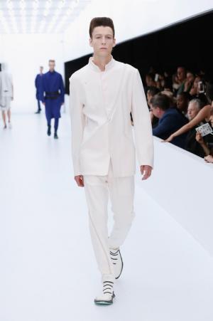 Y-3、モノクロームなSF世界。人類が宇宙で過ごすなら【17SSメンズ】