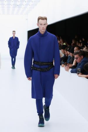 Y-3、モノクロームなSF世界。人類が宇宙で過ごすなら【17SSメンズ】