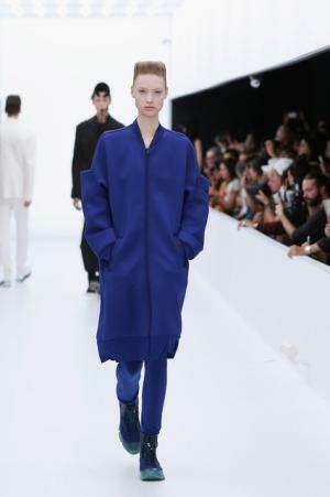 Y-3、モノクロームなSF世界。人類が宇宙で過ごすなら【17SSメンズ】