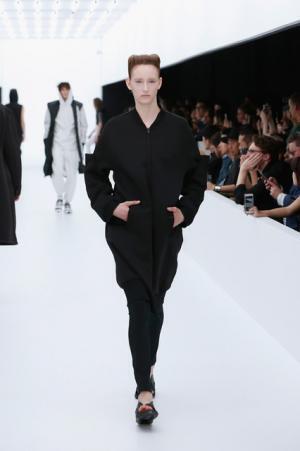 Y-3、モノクロームなSF世界。人類が宇宙で過ごすなら【17SSメンズ】