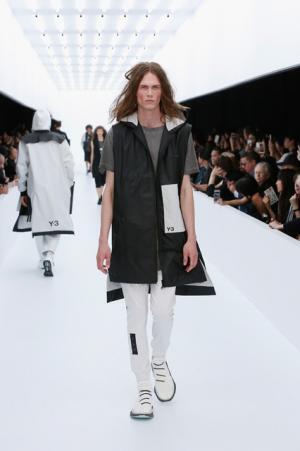 Y-3、モノクロームなSF世界。人類が宇宙で過ごすなら【17SSメンズ】