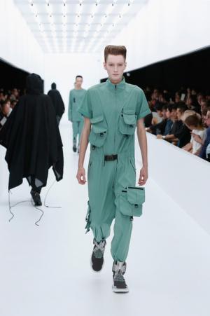 Y-3、モノクロームなSF世界。人類が宇宙で過ごすなら【17SSメンズ】