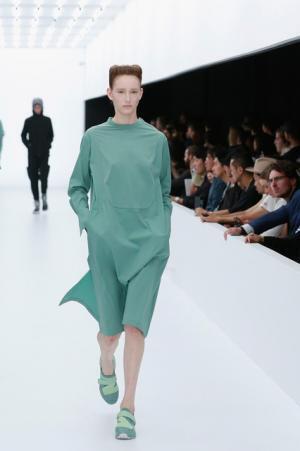 Y-3、モノクロームなSF世界。人類が宇宙で過ごすなら【17SSメンズ】