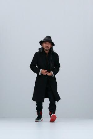 Y-3、モノクロームなSF世界。人類が宇宙で過ごすなら【17SSメンズ】