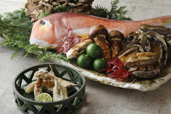 茸リゾット、秋鮭フリカッセ、マロンクリームのスープなど秋の味覚を堪能するパレスホテル東京の限定メニュー