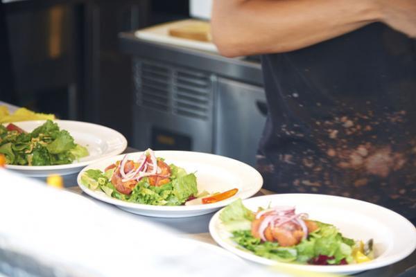 海風を満喫しながらローカル気分！ “海の食堂”で朝ごはん～親子編～【湘南日帰り旅】