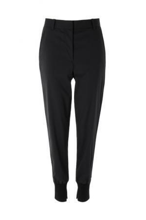 新宿を颯爽と歩く「レディボス」、3.1 フィリップ リムが新作を世界先行発売