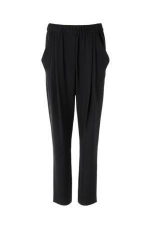 新宿を颯爽と歩く「レディボス」、3.1 フィリップ リムが新作を世界先行発売