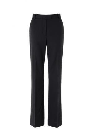 新宿を颯爽と歩く「レディボス」、3.1 フィリップ リムが新作を世界先行発売