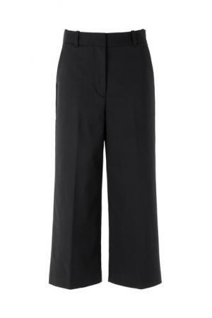 新宿を颯爽と歩く「レディボス」、3.1 フィリップ リムが新作を世界先行発売