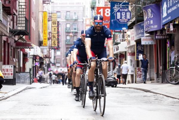 NYCイーストサイドを拠点とするCHARI &amp; CO、ルコックスポルティフとコラボしたサイクリングウエアを発売