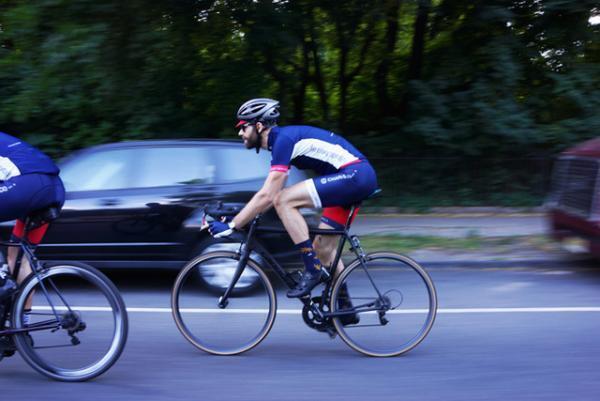 NYCイーストサイドを拠点とするCHARI &amp; CO、ルコックスポルティフとコラボしたサイクリングウエアを発売