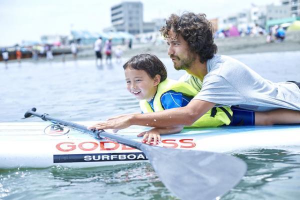 この夏からはじめたい、ハワイ発祥のアクティビティー“SUP”に挑戦！～親子編～【湘南日帰り旅】