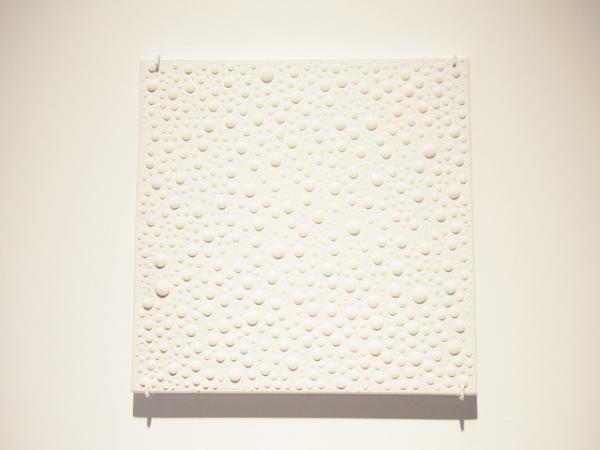 アート×科学の広がる可能性、水滴を釉薬で永遠化!?中村元風の作品展が新宿伊勢丹で開催