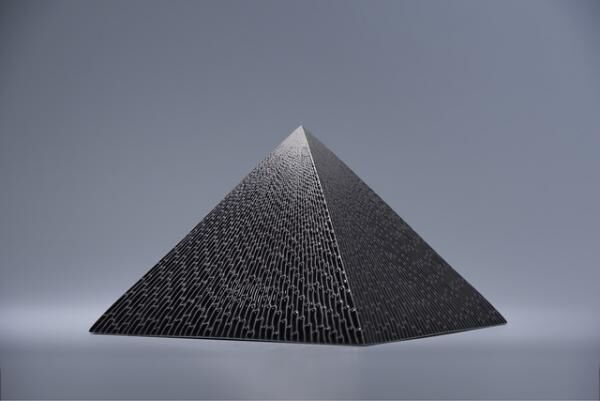 「ピラミッド（Pyramid）」（3万円から）