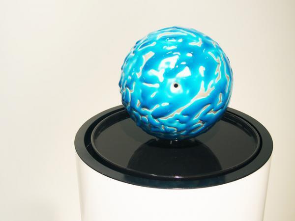 アート×科学の広がる可能性、水滴を釉薬で永遠化!?中村元風の作品展が新宿伊勢丹で開催