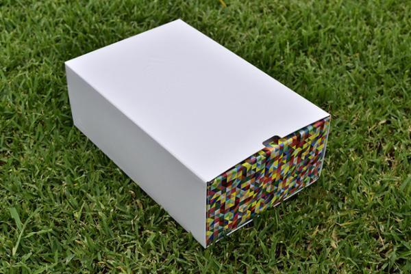 世界に1足だけ。真っ白なアディダススニーカーを自由に塗れる「バリケード アディカラー」登場